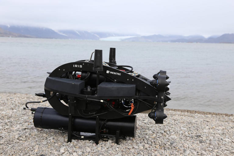 Bilim adamları, Kuzey Kutbu eriyen buzullarının aşırı ortamında edna örneklerini özerk olarak topluyorlar