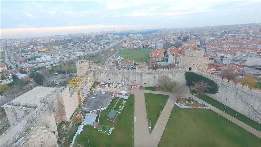Türkiye’nin en eski açık hava müzelerinden Yedikule Hisarı, FPV dronla görüntülendi