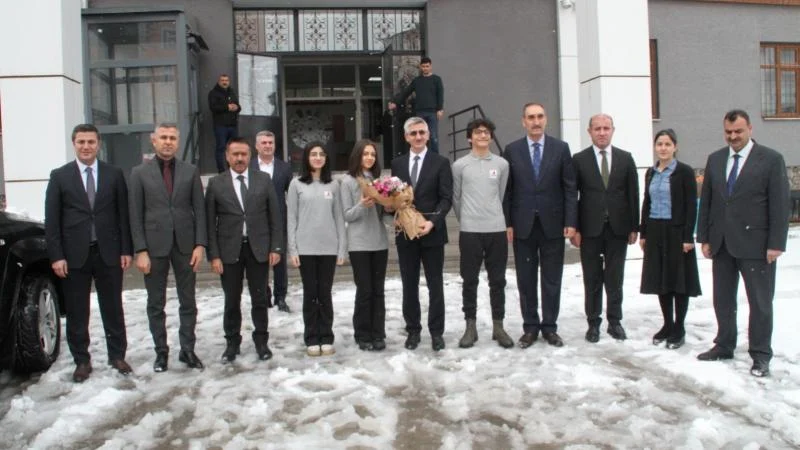 Milli Eğitim Bakan Yardımcısı Yılmaz, projeleri uzayda test edilecek Muşlu öğrencilerle buluştu