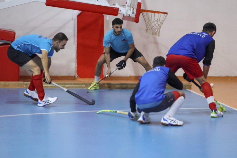 Gaziantep Polisgücü hokeyde çifte şampiyonluk peşinde