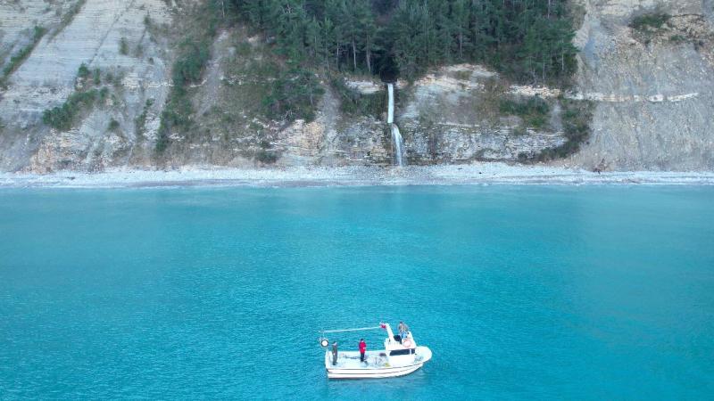 Kastamonu’da denizden ulaşılabilen Uçarsu Şelalesi keşfedilmeyi bekliyor