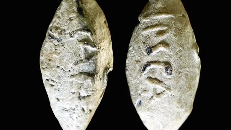 Arkeologlar üzerinde Roma imparatorunun adının yazılı olduğu 2000 yıllık ‘kurşun’ buldu