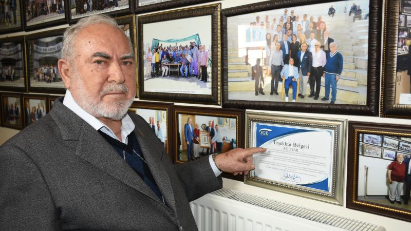 Ecza sektöründeki 66 yıllık birikimini gençlere aktarıyor