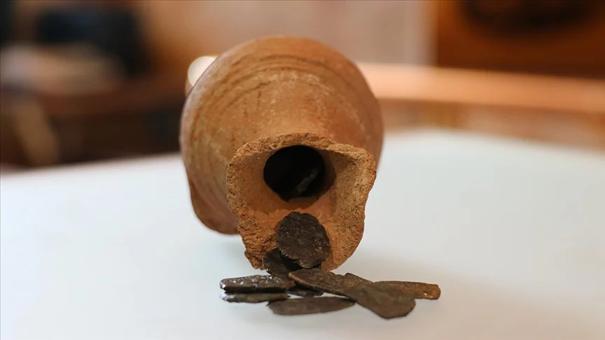 Karabük’te bulunan “kumbara”dan yaklaşık 1400 yıllık 10 sikke çıktı
