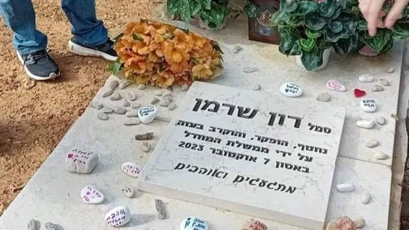 Ölen İsrailli askerin annesi, oğlunun hükümeti eleştiren mezar taşının kaldırılmasına tepki gösterdi