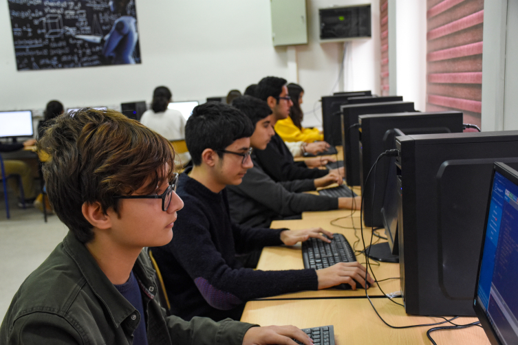 Geleceğin matematikçileri bilim olimpiyatlarına hazırlanıyor