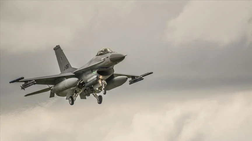 Danimarka, Ukrayna’ya göndereceği F-16 savaş uçaklarının teslimatının ertelendiğini açıkladı