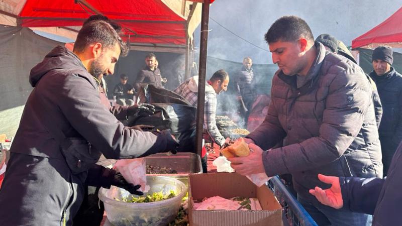 Van’daki fuarda vatandaşlara 1 ton hamsi dağıtıldı