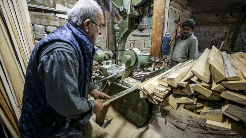 Bursalı Enver usta 60 yıldır tef ve davul üretiyor