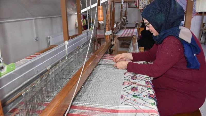 Sinop’ta unutulmaya yüz tutmuş çember motifleri kadınlar tarafından yeniden dokunuyor