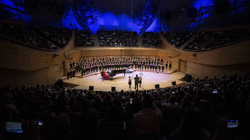 Devlet Çoksesli Korosu, 220 çocuk korist ile CSO’da sahne aldı