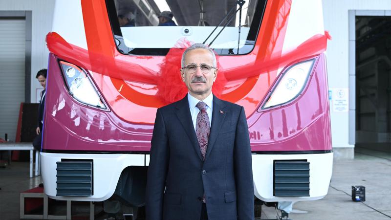 Sürücüsüz yerli tren seti raylara çıkmaya hazır