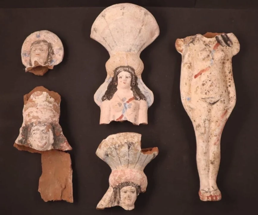 Arkeologlar, Mısır’ın Al Bahnasa kentinde Ortaya Çıkarılan Kayaya Doğrudan Kazılan ilk Roma dönemi Mezarları