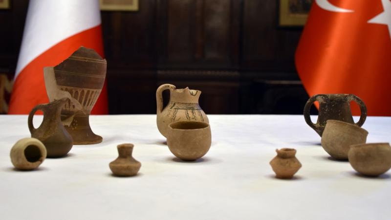 Türkiye’den İtalya’ya kaçırılan 10 eser Roma Büyükelçisi’ne teslim edildi