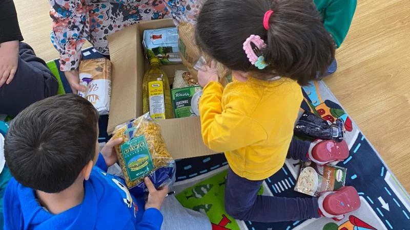 Ulaş’ta anaokulu öğrencilerden ihtiyaç sahiplerine gıda yardımı
