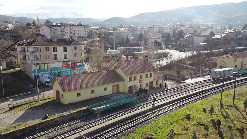 Cumhuriyet’in ilk yıllarından miras Kemah Tren İstasyonu hizmetini sürdürüyor