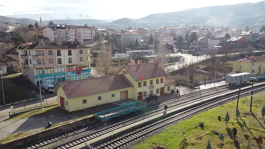 Cumhuriyet’in ilk yıllarından miras Kemah Tren İstasyonu hizmetini sürdürüyor