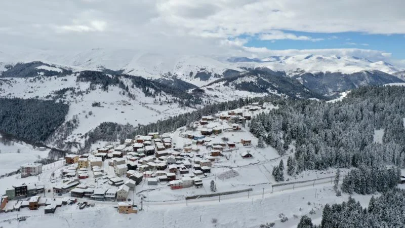 Kümbet Yaylası doğaseverlerin gözdesi haline geldi