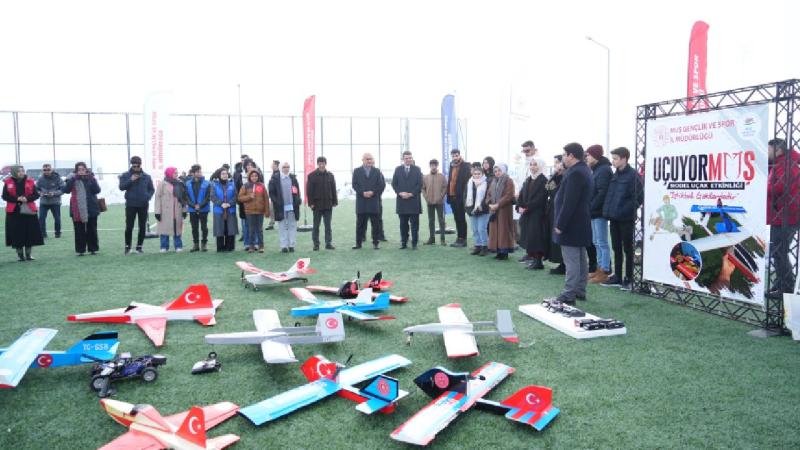 Model uçakların test uçuşu gerçekleştirildi