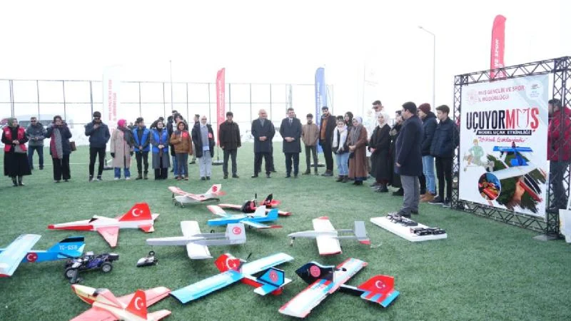 Model uçakların test uçuşu gerçekleştirildi