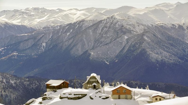 Karadeniz’de kar nedeniyle 343 yerleşim yerine ulaşım sağlanamıyor