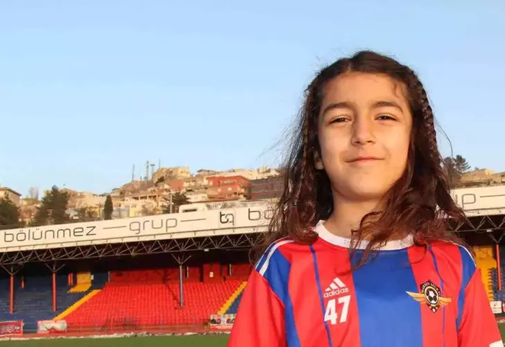 ‘Mardinli Ronaldinho’ Beşir Zeyneloğlu yetenekleriyle izleyenleri büyülüyor