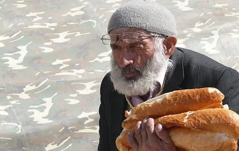 Yasal olarak “fakir” tanımındaki emekli, bakanlığa başvurarak fakirlik yardımı alabilir