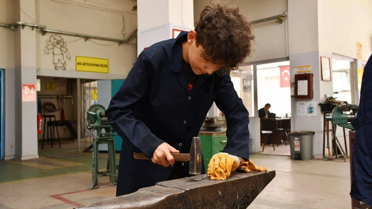 Meslek liseleri fabrika gibi çalışıyorlar!