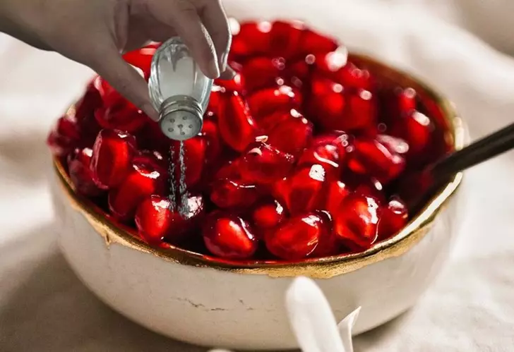 Kış aylarının vazgeçilmeziyle gelen sır! Tuz döküp yerseniz inanılmaz faydaları çıkıyor.