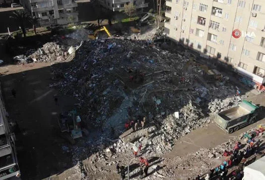 Osmaniye’de 132 kişiye mezar olan Dr. Metin Tamer Sitesi’nin betonu kalitesiz çıktı… Müteahhit hakkında 22 yıl hapis istemiyle dava açıldı