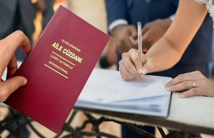 Kadınlar erkeğin soyadını almak zorunda kalmayacak