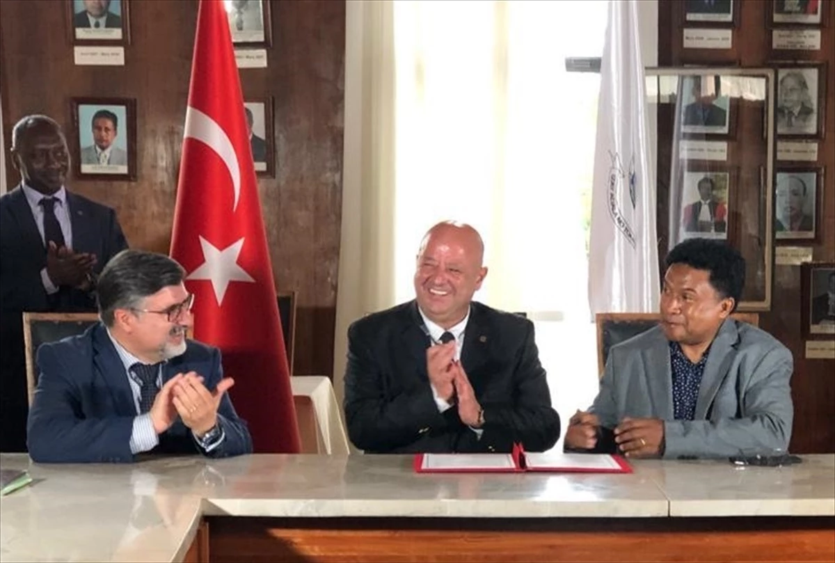 Yunus Emre Enstitüsü ile Madagaskar’daki Antananarivo Üniversitesi Arasında Mutabakat Zaptı İmzalandı