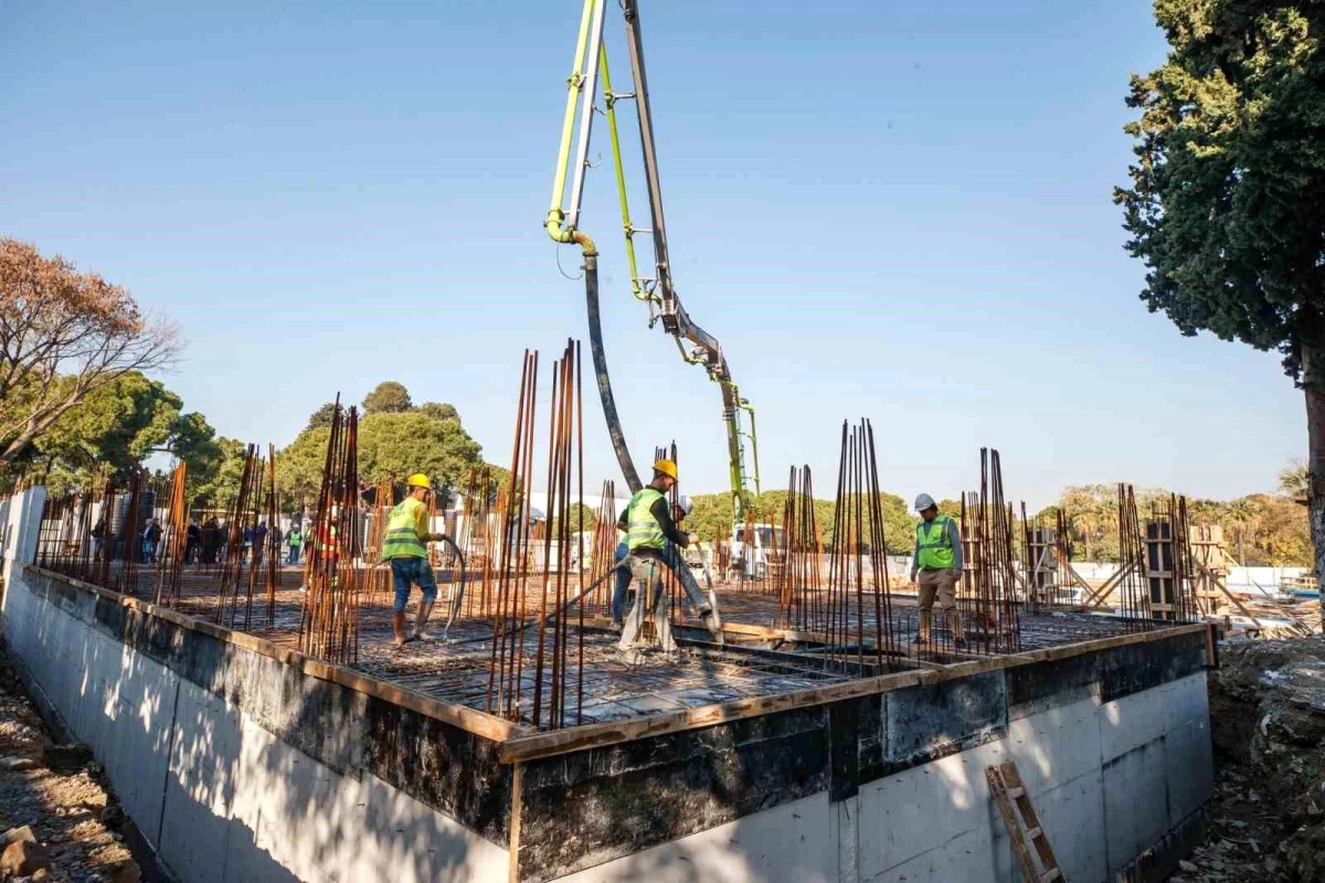 İzmir Büyükşehir Belediyesi, Göl Gazinosu’nu Balmumu Heykel Müzesi olarak yeniden inşa ediyor
