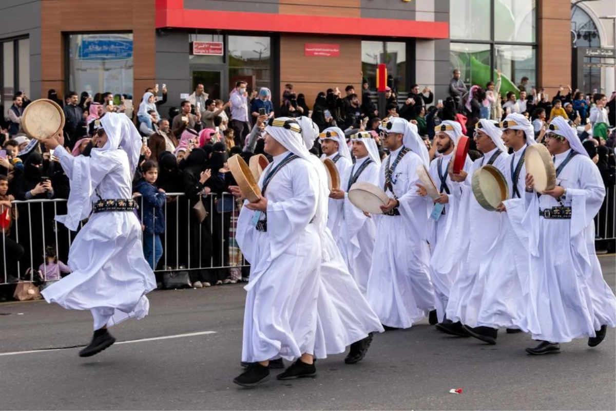 Suudi Arabistan’da Uluslararası Dağ Gösteri Sanatları Festivali Başladı