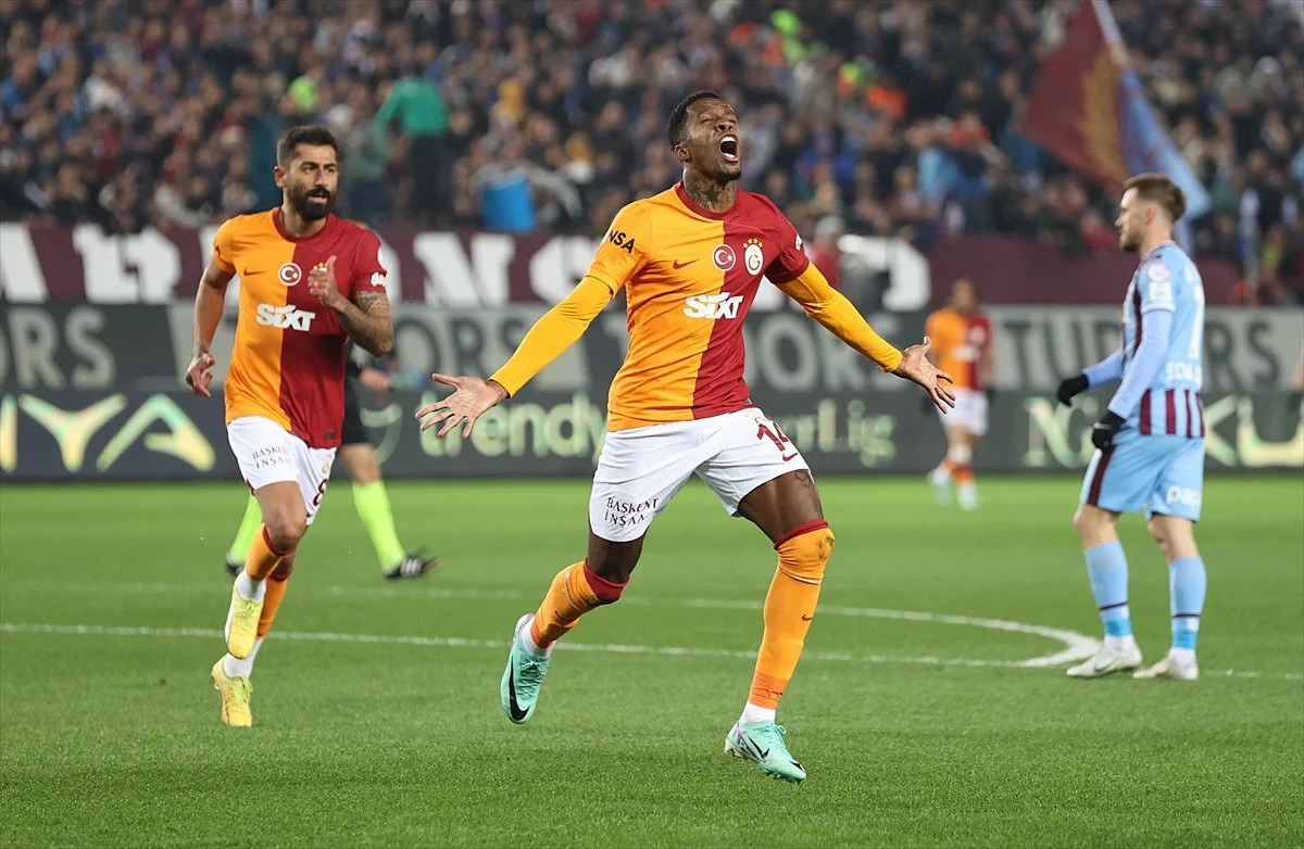 Galatasaray, Trabzonspor’a 5 attı liderle puanını eşitledi