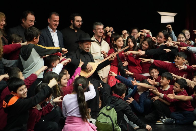 Robot Aşık Veysel’den Samsun’da öğrencilere konser