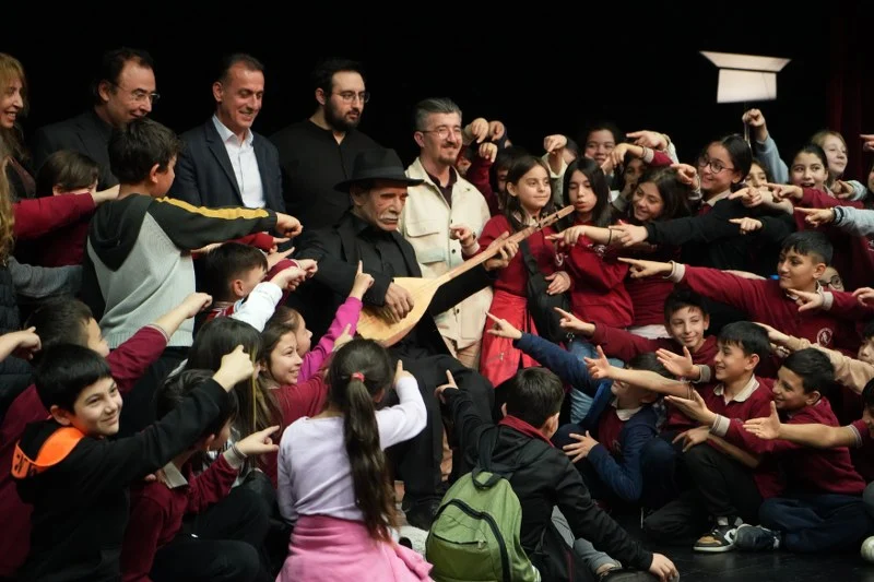 Robot Aşık Veysel’den Samsun’da öğrencilere konser