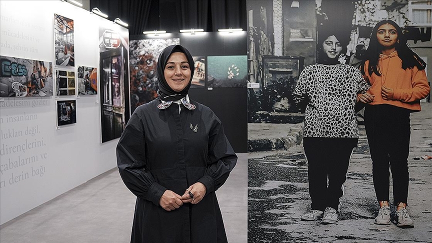 Ayşegül Ekin Odabaşı’nın “Renkli Renksiz” sergisi AKM’de sanatseverlerle buluştu