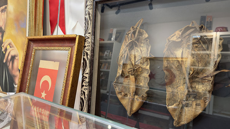 Hollanda’da yaşayan Türker, evini Çanakkale ve Atatürk müzesine çevirdi