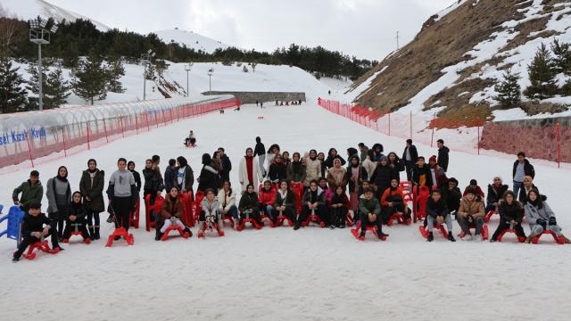 Deneme sınavında dereceye giren öğrenciler Erzurum gezisi ile ödüllendirildi