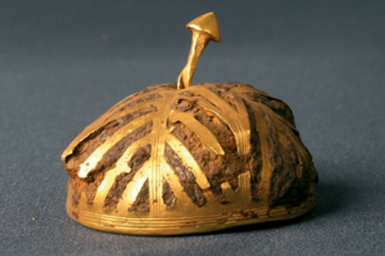 Antik hazine sandığında ‘Dünya gezegeninin ötesinden’ metal bulundu