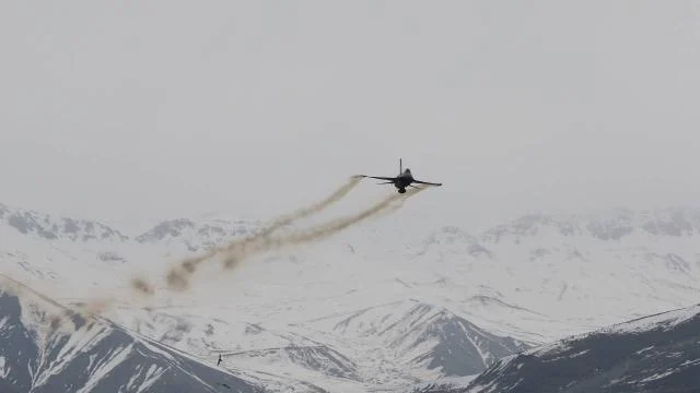 Solotürk ve komandoların gösterisi nefes kesti