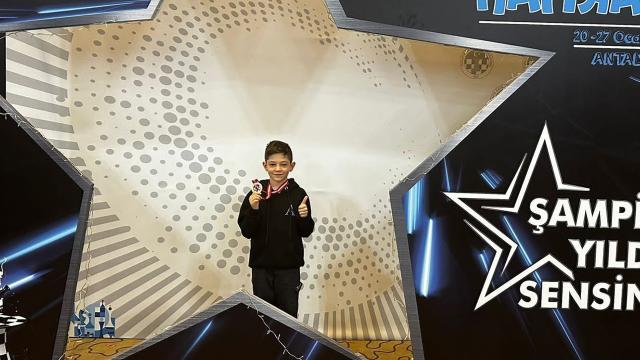 Afyonkarahisarlı 8 yaşındaki öğrenci satranç milli takımına seçildi