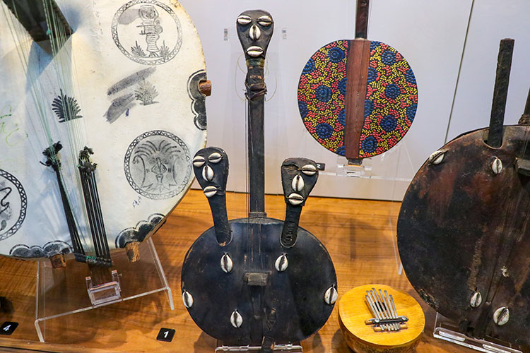 “Müzik Müzesi” yaklaşık 300 çalgı aletiyle müzik tarihinde yolculuğa çıkarıyor
