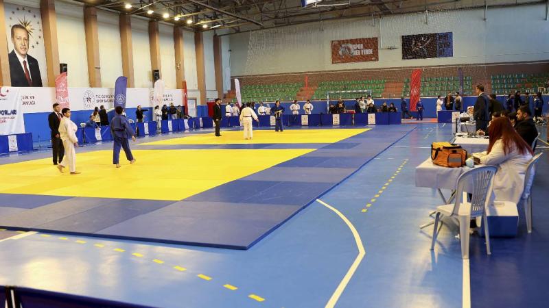 Nevşehir’de Okul Sporları Yıldızlar Judo Grup Müsabakaları başladı
