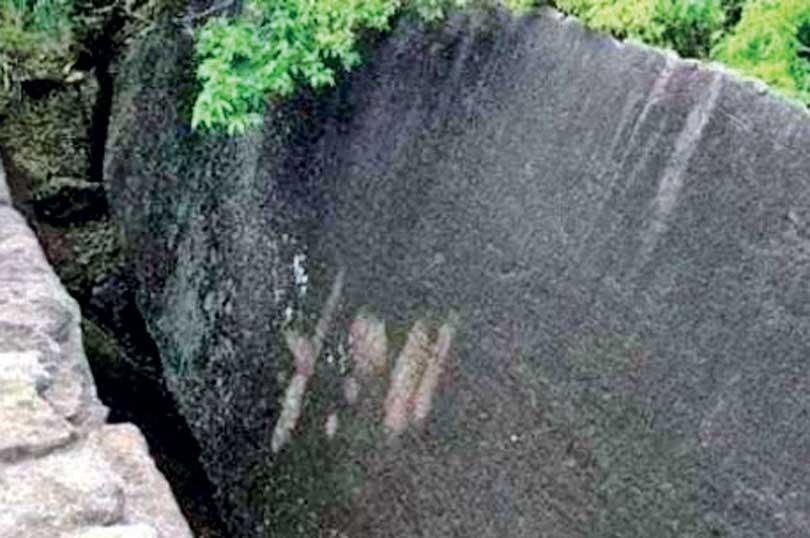 Arkeologlar Sri Lanka’da Bulunan En Büyük Yazıtı Keşfettiler