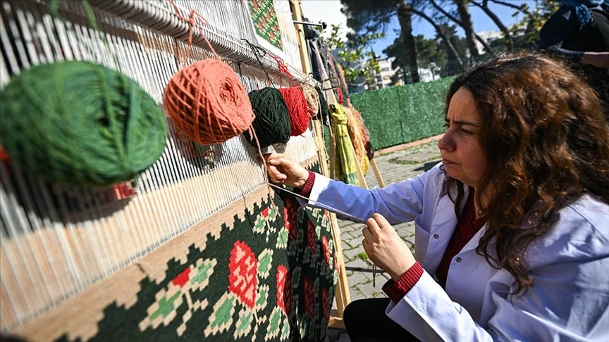 Ege’nin köklü el dokumaları İzmir’de kurulan merkezde yaşatılıyor