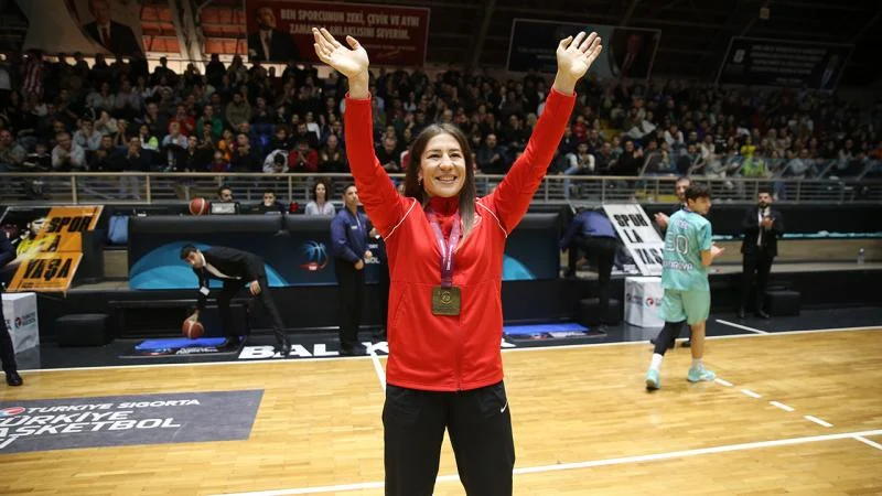 7’nci kez Avrupa şampiyonu olan Yasemin Adar Yiğit, memleketi Balıkesir’e döndü