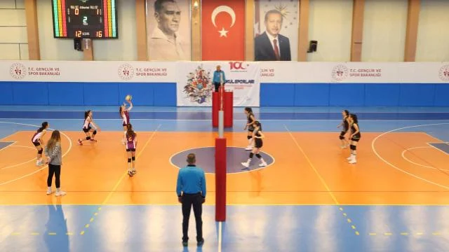 Okul Sporları Küçükler Voleybol Grup Müsabakaları, Nevşehir’de başladı