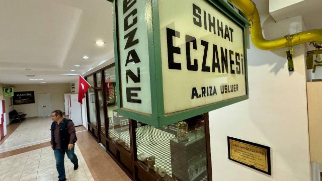 Geleceğin eczacıları asırlık “Sıhhat Eczanesi”nde yetişiyor